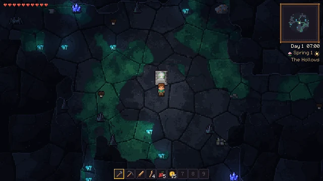 Eine dunkle Höhle mit leuchtenden blauen Kristallen und grünem Moos, nur ein kleiner Bereich um die Spielfigur ist beleuchtet.